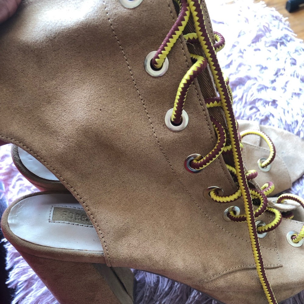 Heel open toe boots